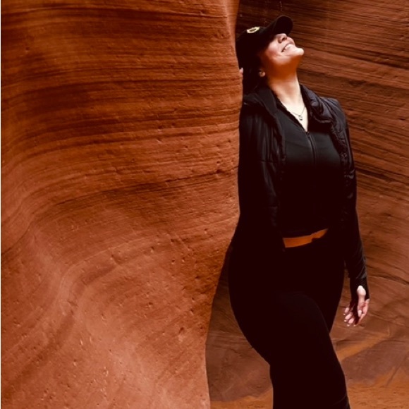 Meet your Posher, Raye - Picture 2 of 2